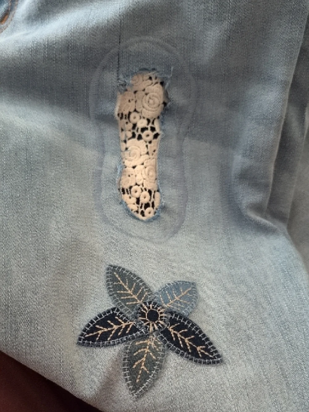 Coldwater Creek Light Blue Embroidered Lace-Hem Women’s Crop Jeans Size 10P - Picture 5 of 10